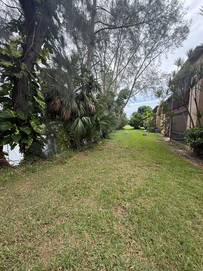 Building Photo - 1303 Lakeview Dr E