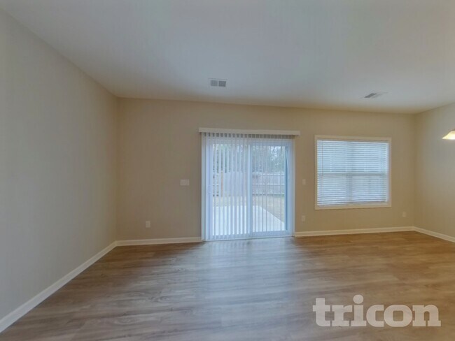 Foto del edificio - 821 Dawsons Park Wy