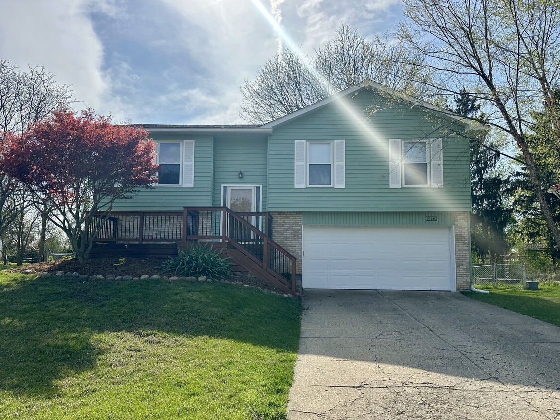 Photo - 23545 Valley Starr Dr (Novi, MI)