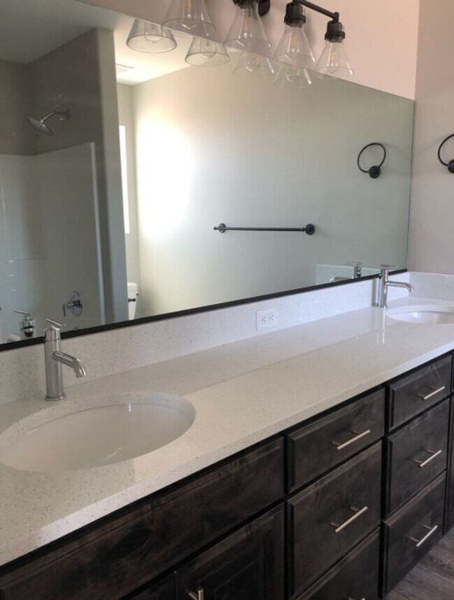 Foto del edificio - PLEASE CALL TYE @ 208-313-6062 with ANY QU...