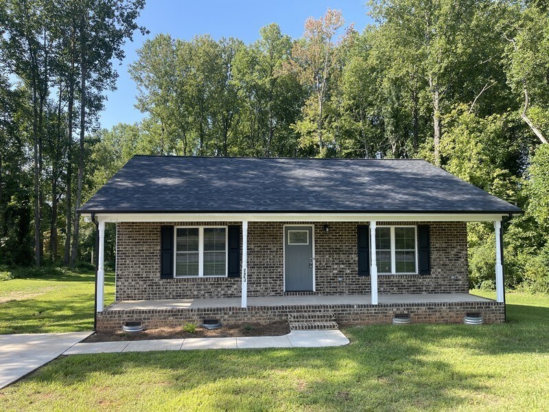 Primary Photo - Single Family Residence, Ranch - Maiden, NC