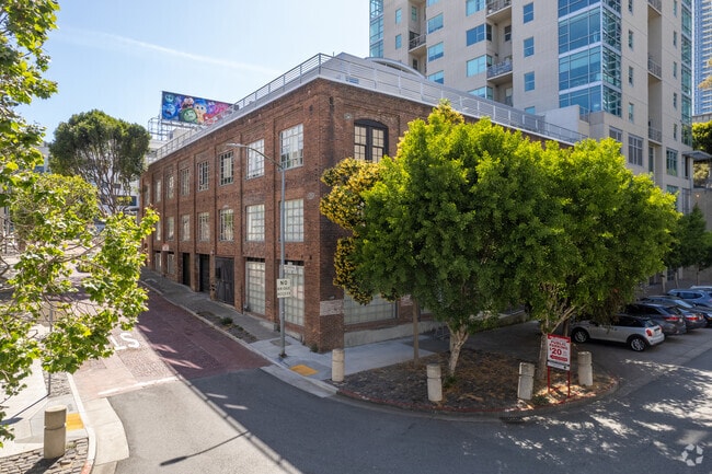 Building Photo - 540 Delancey St