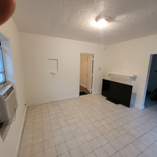 Photo - 1068 NW 31st St House