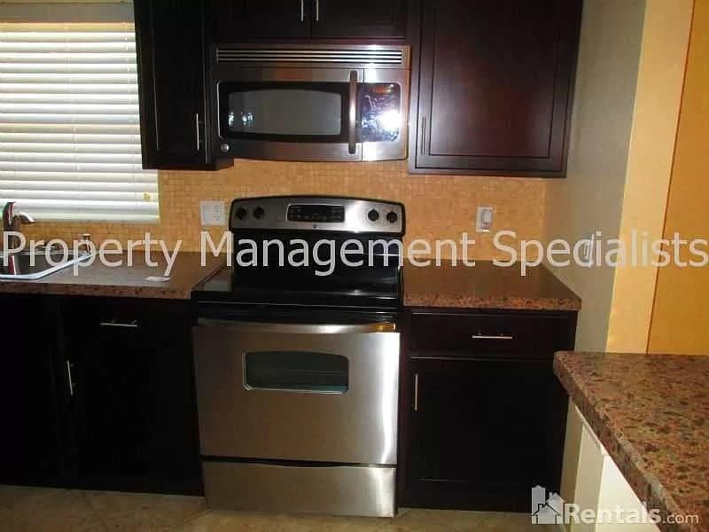 Building Photo - 3238 Black Pine Ave