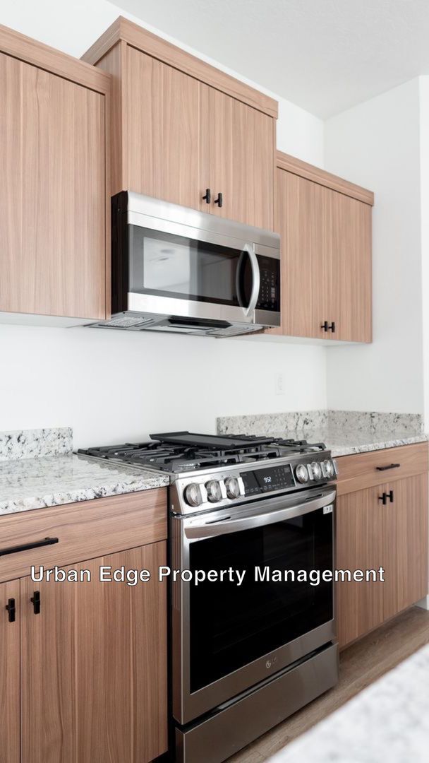 Foto del edificio - 3 Bedroom 2.5 Bath Newer Row Home!