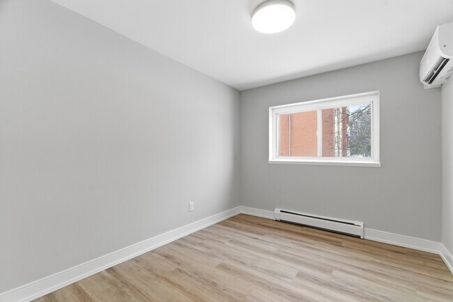 Building Photo - 20 Weichel St