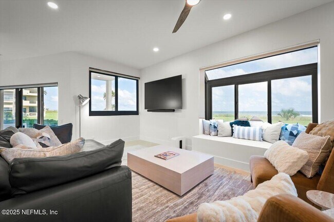 Foto del edificio - 739 Spinnakers Reach Dr