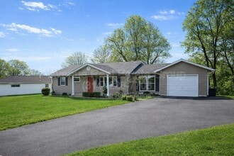 Building Photo - 908 Center Ct