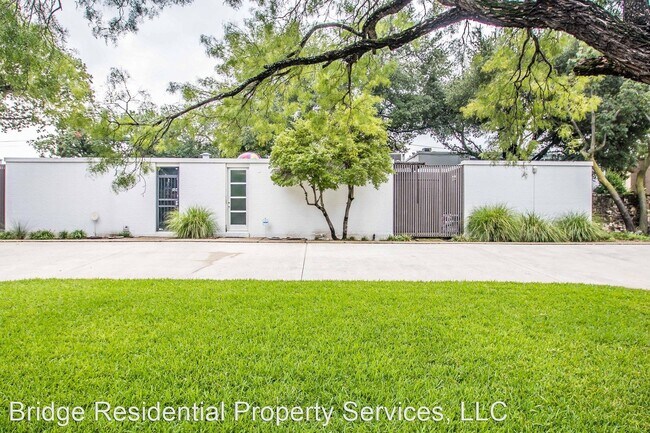 Building Photo - 2 br, 2 bath House - 5701 Pershing Avenue, #4