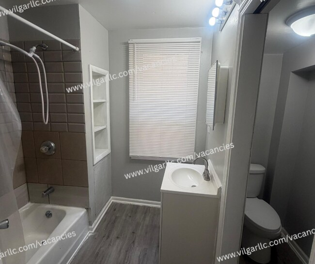 Foto del edificio - 4842 Northcote Ave