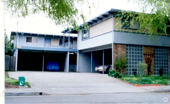 Foto del edificio - 3225 Santa Clara Ave