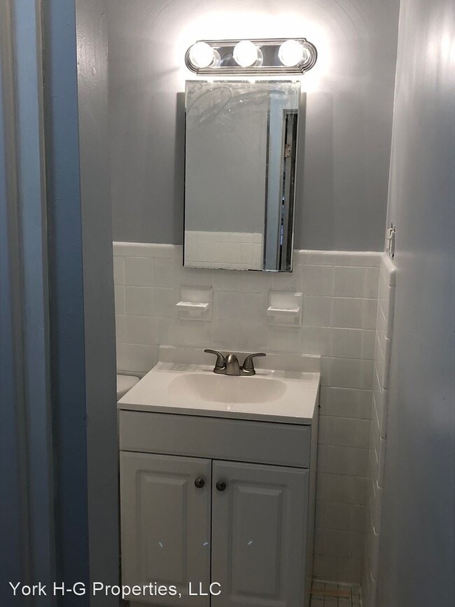 Building Photo - 4 br, 2 bath House - 80 Hillside Dr.