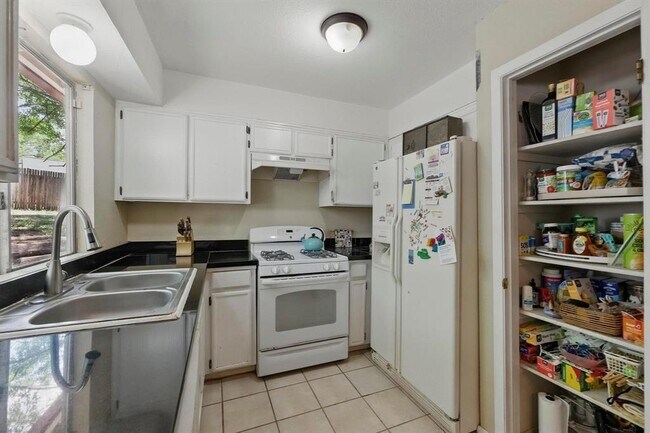 Foto del edificio - 4802 Peach Grove Ct