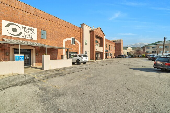 Building Photo - 70 N Main St