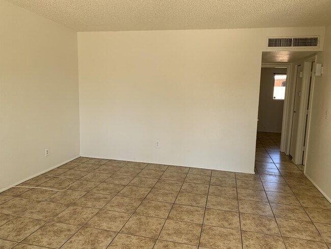 Building Photo - 4522 E Lester St