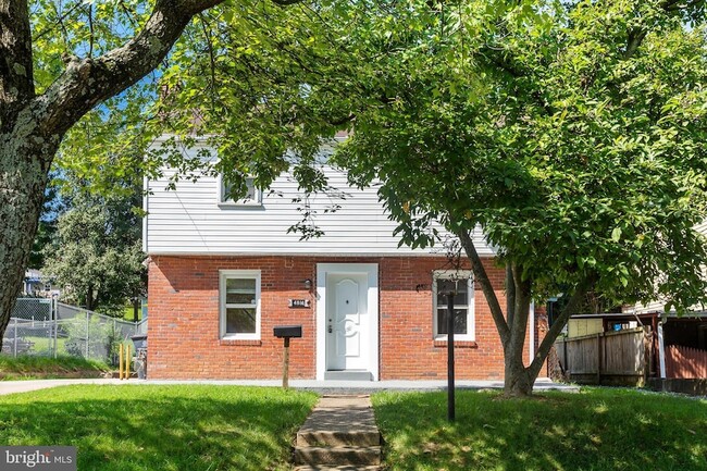 Photo - 4816 Woodlawn Dr House