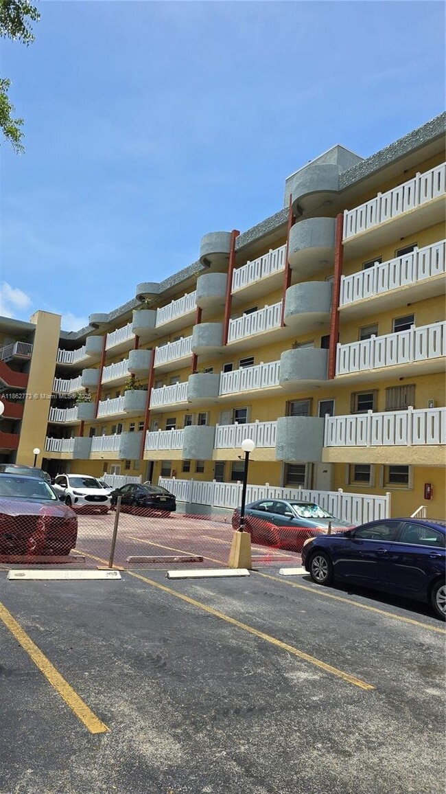 Building Photo - 7900 Tatum Waterway Dr
