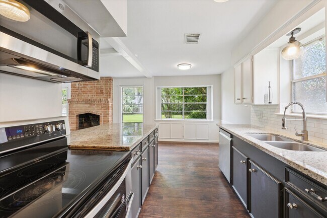 Foto del edificio - 12710 Westleigh Dr