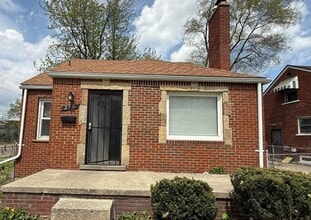 Building Photo - 250 W Brentwood St