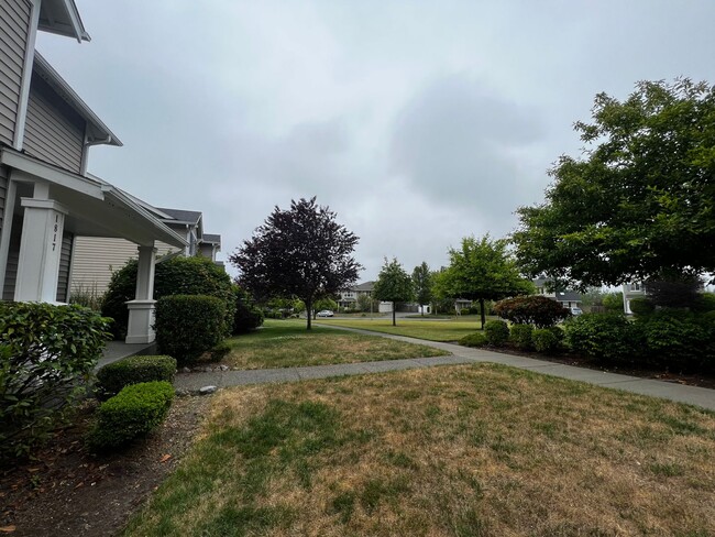 Building Photo - DuPont 2365 SF 3 bedroom plus loft home.