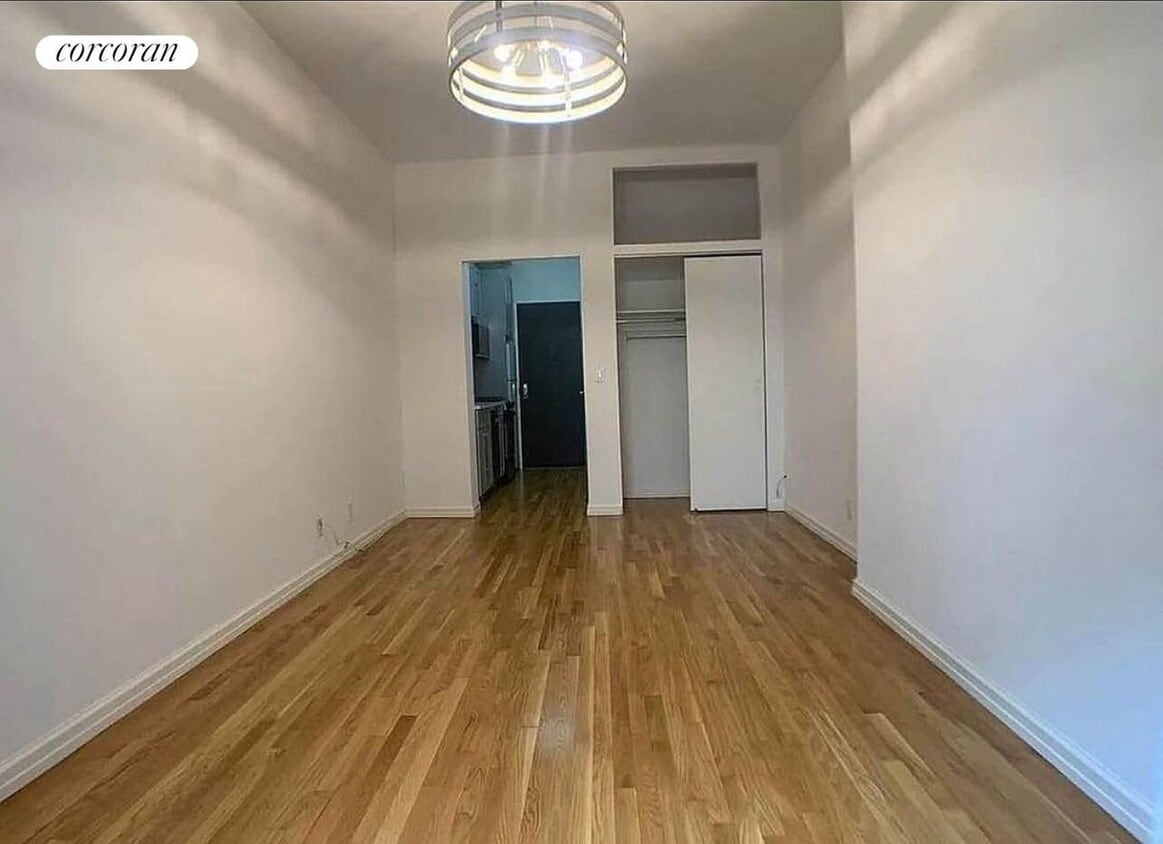 Building Photo - 455 W 46th St