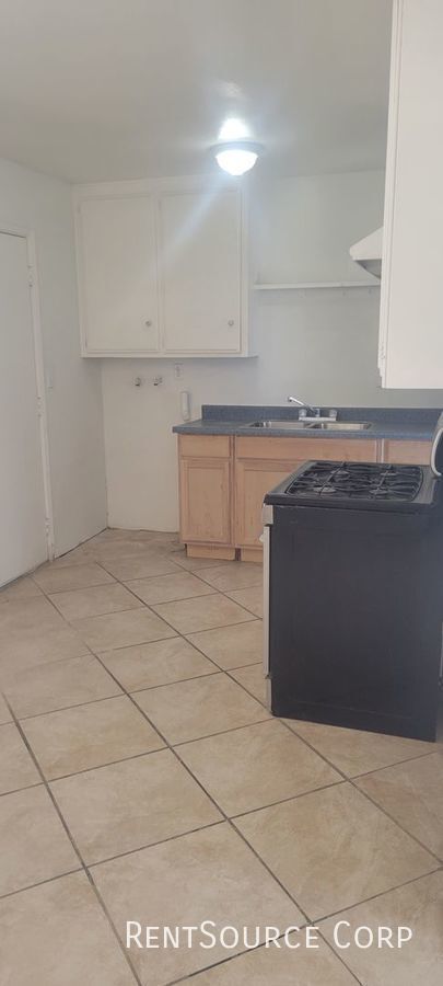 Building Photo - 3 Bedroom  1 Bath Single Family Home in Yermo