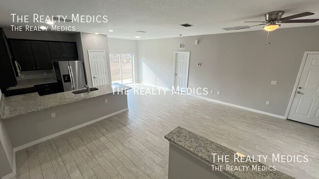 Building Photo - 3298 Halden Ave SE