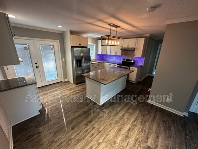 Foto del edificio - 2208 Sanderson Rd