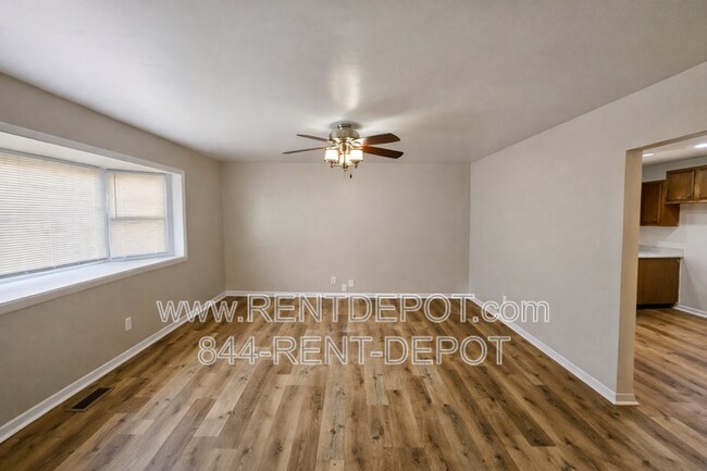 Building Photo - 1531 E Riverside Dr