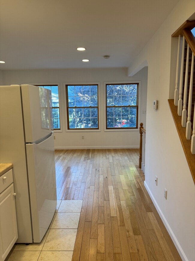 Building Photo - 33 Montgomery St