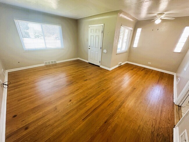 Foto del edificio - 3 Bed 1 Bath Ranch in North Park Hill! (Av...