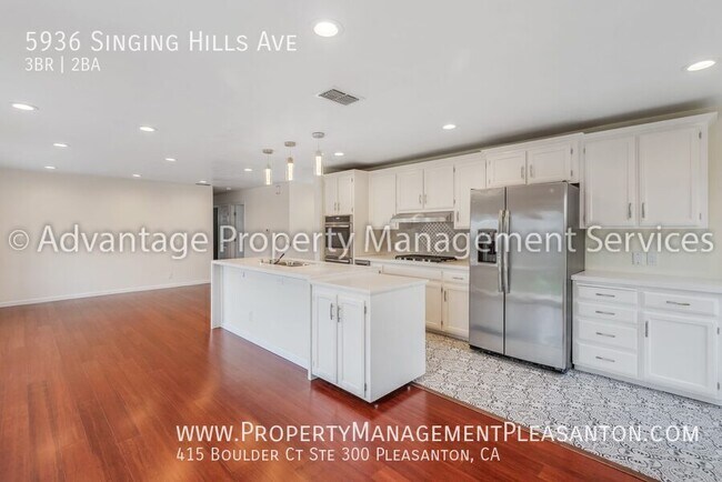 Foto del edificio - 5936 Singing Hills Ave