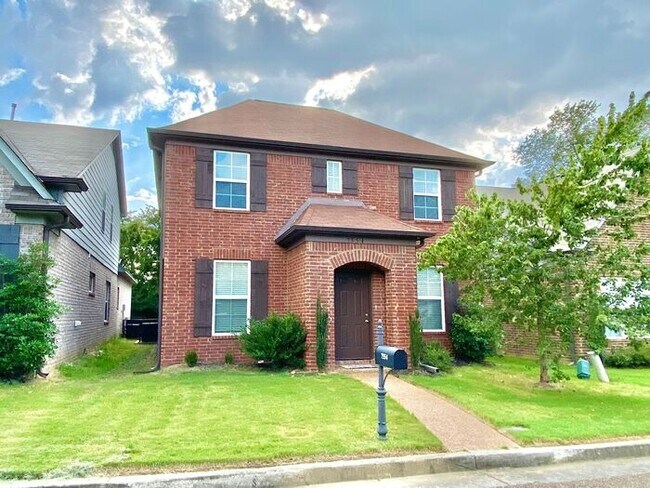 Building Photo - Now Leasing! 4 -bedroom 2.5 bath home in S...
