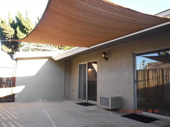Building Photo - 633 N Fig St