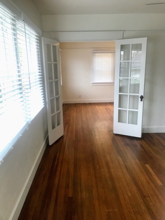 Building Photo - Beautiful 1 Bedroom with Vintage Floors an...