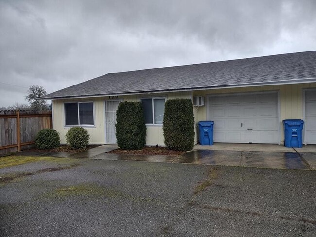 Building Photo - 120 Sunny Ln