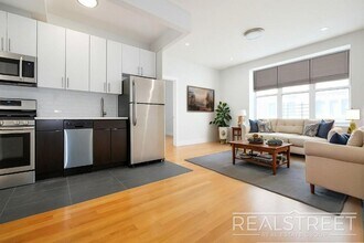 Building Photo - LUXURY 2 Bed in Queens!