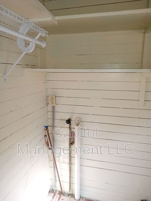 Photo - 319 W Saginaw St Apartment