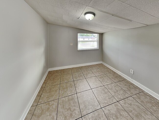 Building Photo - 5701 E 30th Ave