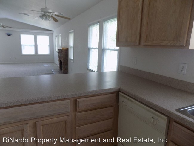 Building Photo - 2 br, 1 bath House - 121 E. Palm Way Unit A