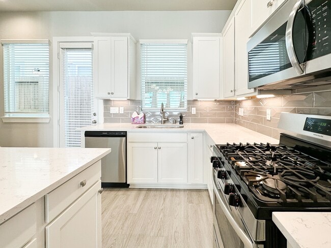 Foto del edificio - 9007 Lonestar Creekbend Ln