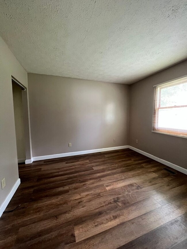 Foto del edificio - 2219 E 7th St