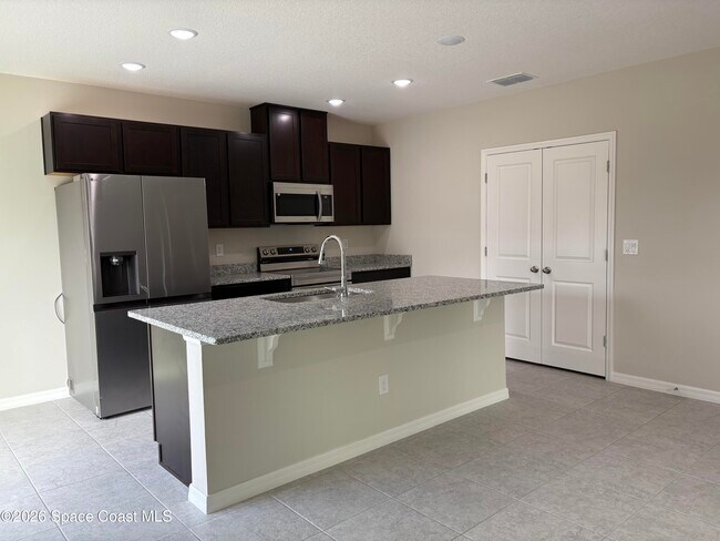 Foto del edificio - 474 San Filippo Dr SE