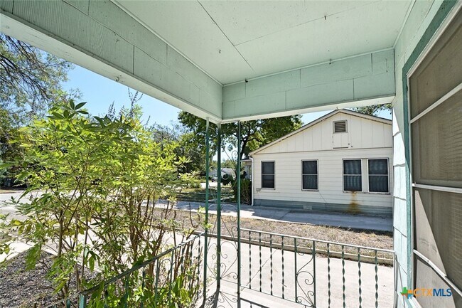 Foto del edificio - 730 Roosevelt St