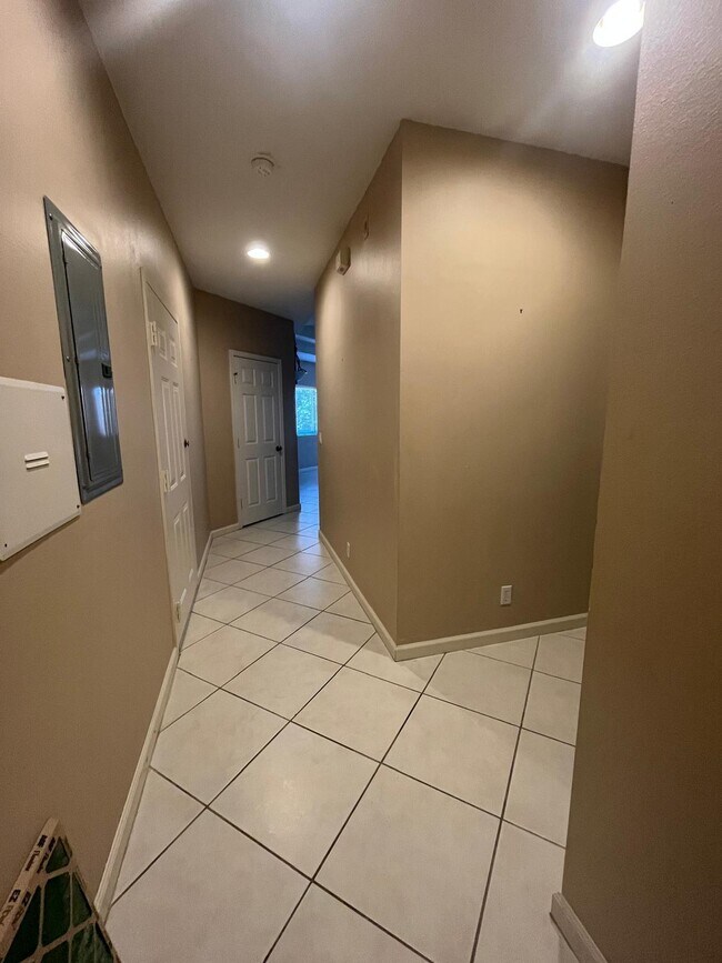 Foto del edificio - 8345 Mulligan Cir