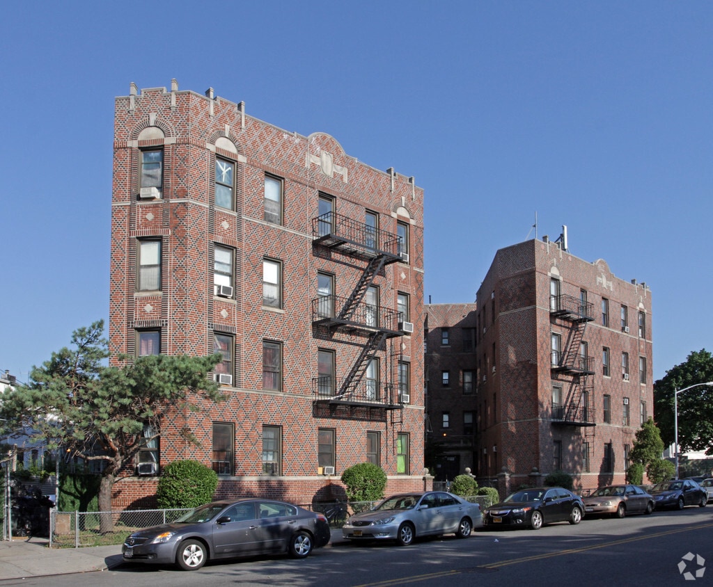 Building Photo - 630 Dahill Rd