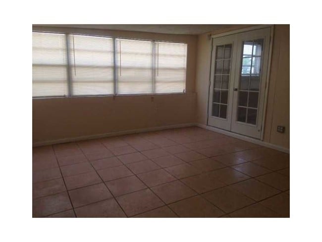 Building Photo - 520 NW 69th Way