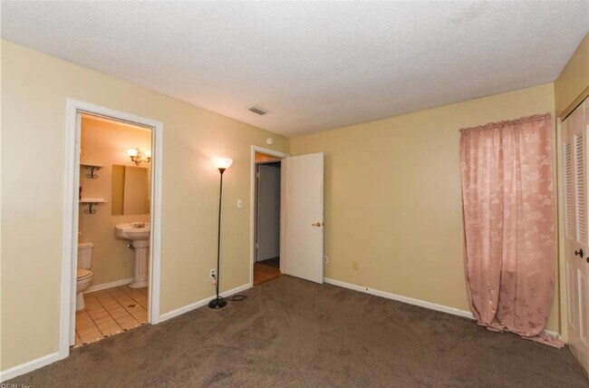 Master Bedroom - 3672 Towne Point Rd