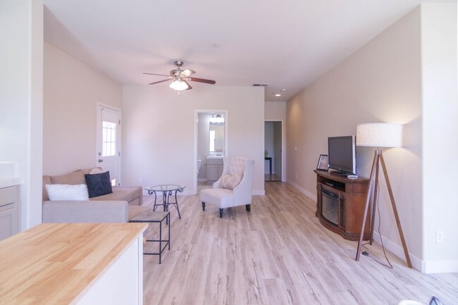 Building Photo - 171 Fennel Ct