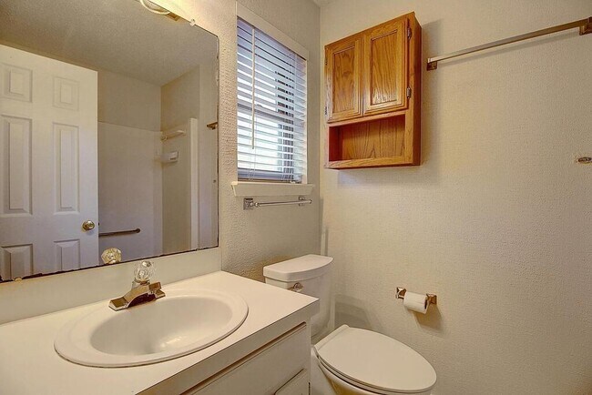 Building Photo - 2129 Meadowpass Dr
